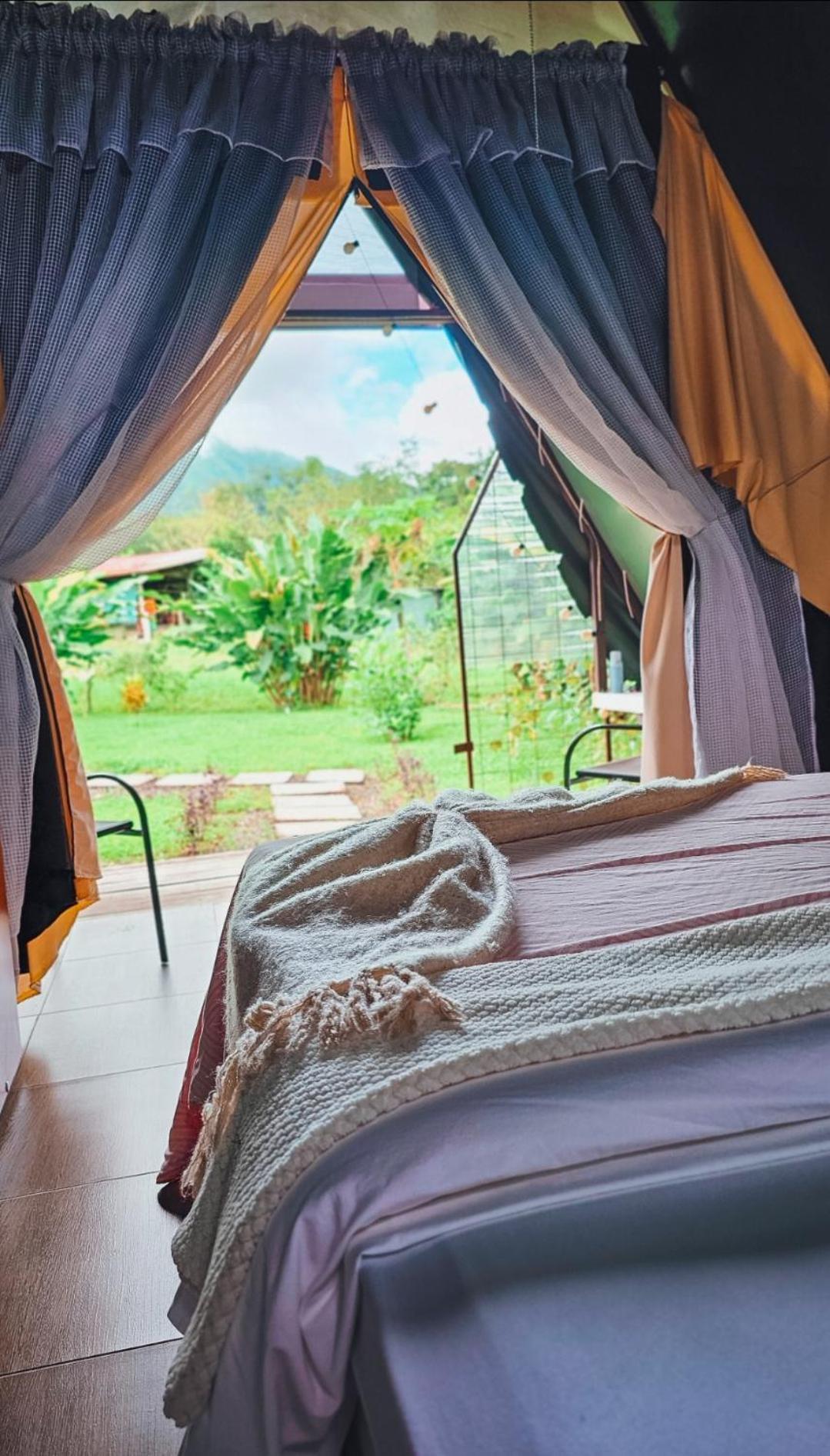 Villa Flora Glamping De Abuela La Fortuna Exterior foto